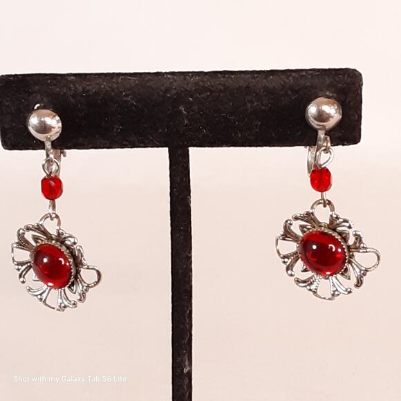 Dangle Drop Flower Earrings Red Central Stones On Silver Tone Petals - Picture 1 of 10